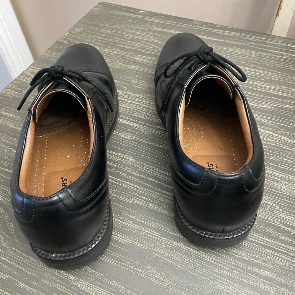 Dockers Black Leather Men's Oxfords